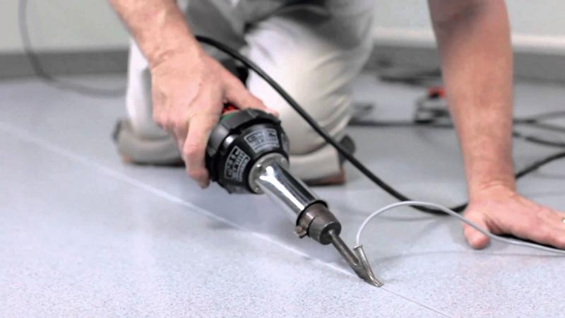 Укладка коммерческого линолеума